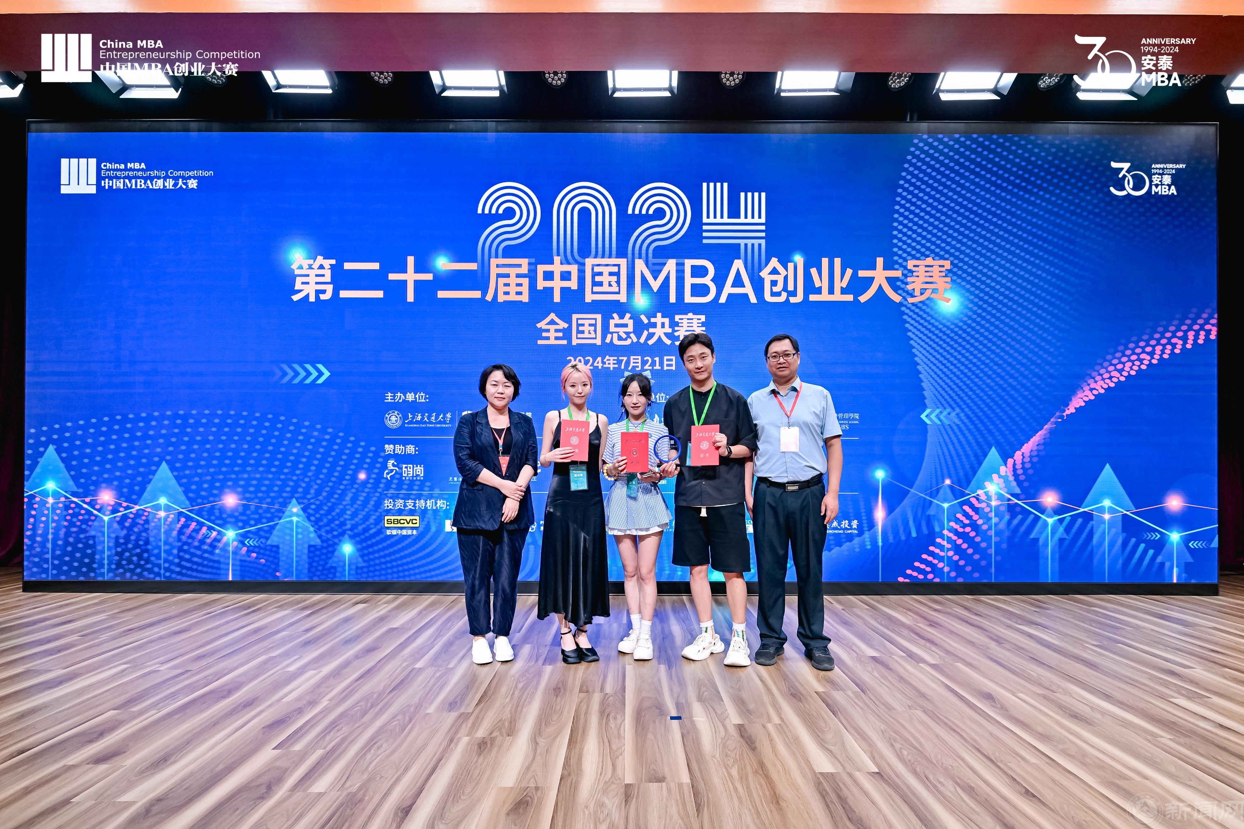 我校参赛师生团队合影.jpg 我校参赛师生团队合影.jpg